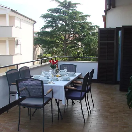 Apartamento Mit Grosser Terrasse By Interhome Pjescana Uvala