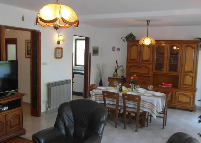 Mit Grosser Terrasse By Interhome Apartman Pjescana Uvala